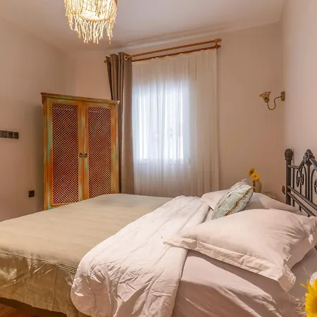 Mediha Hanım Konağı Alaçatı *